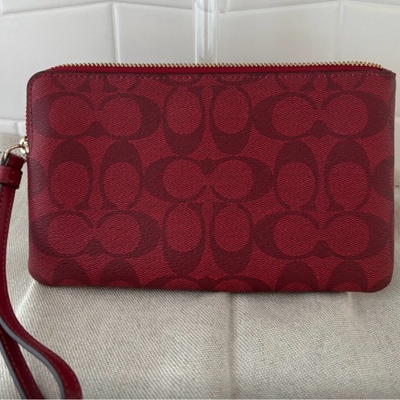 Coach Large Corner Zip Red Wristlet NWOT Sharp
